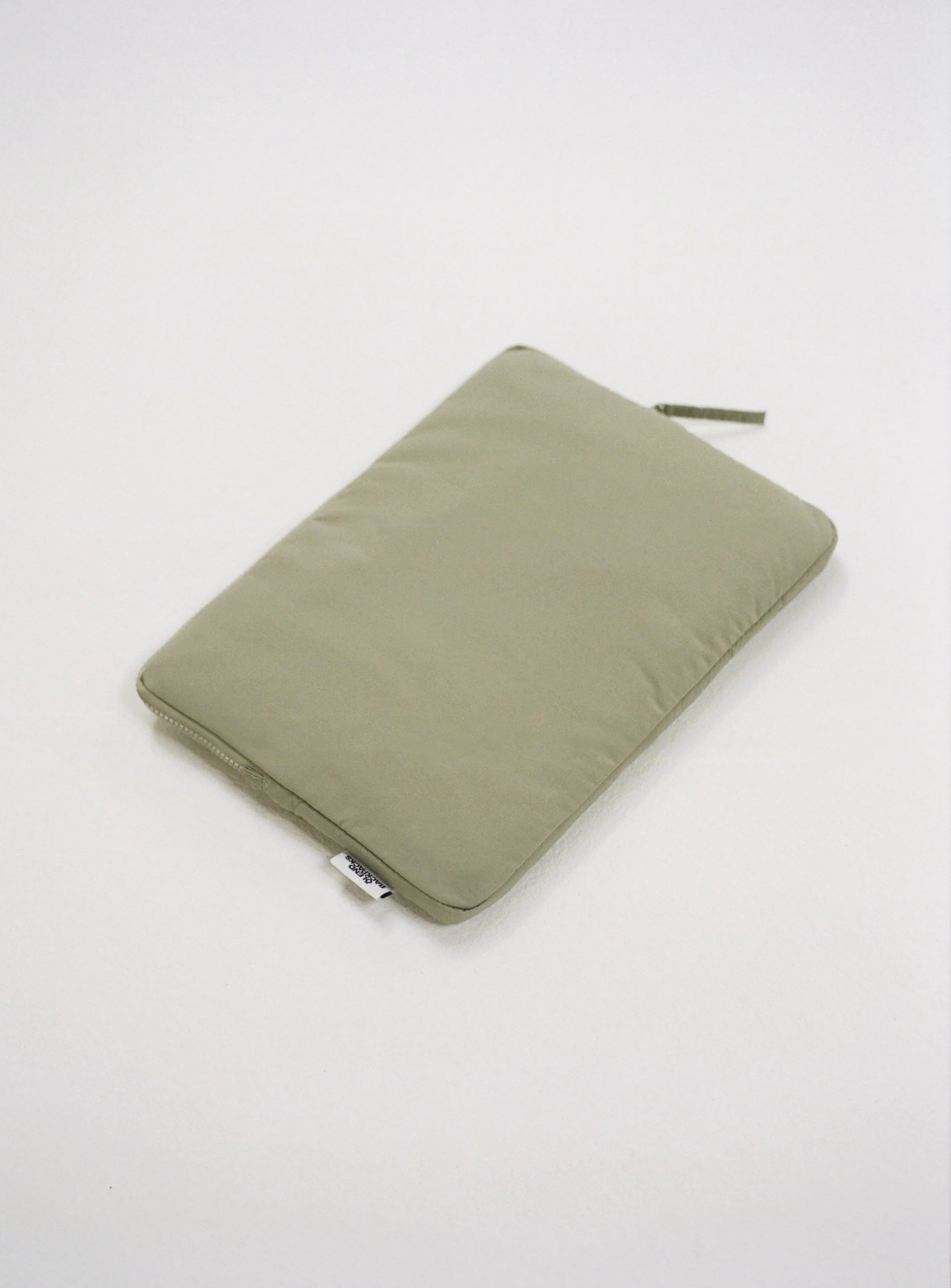 Padded laptop sleeve sage