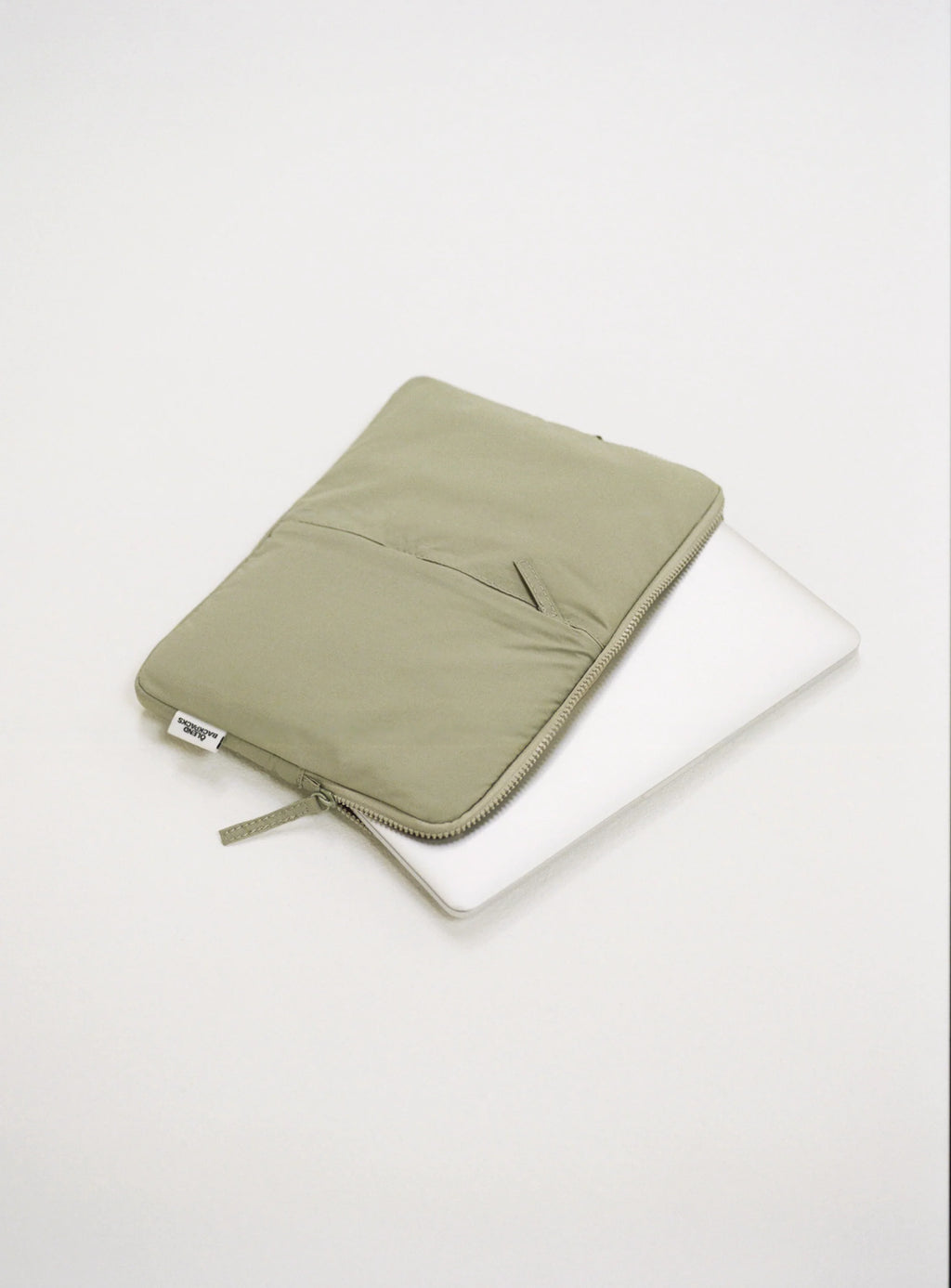 Padded laptop sleeve sage