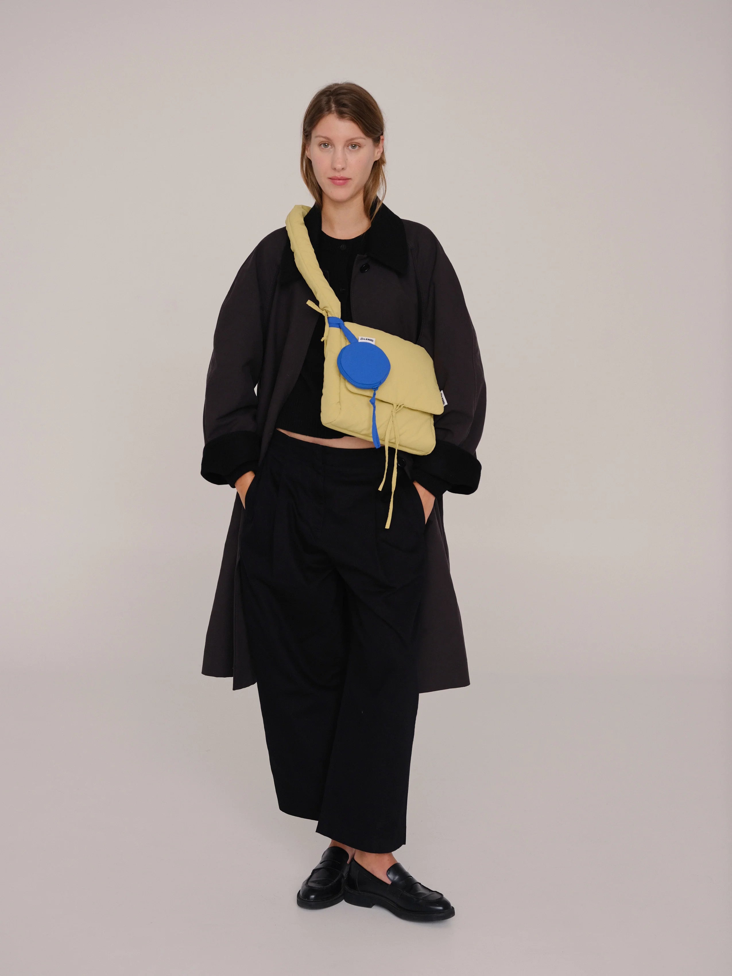 Circular min purse cobalt blue