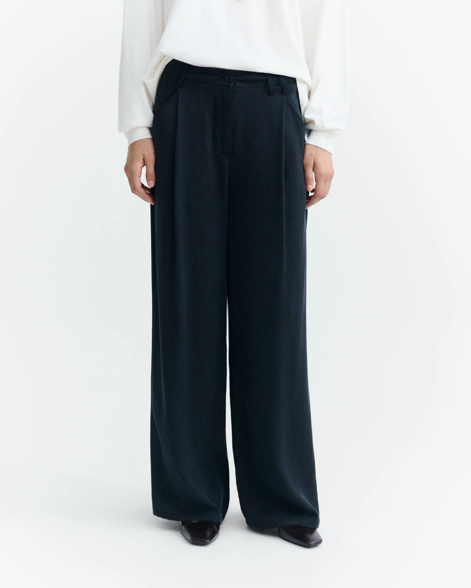 Black molly pants