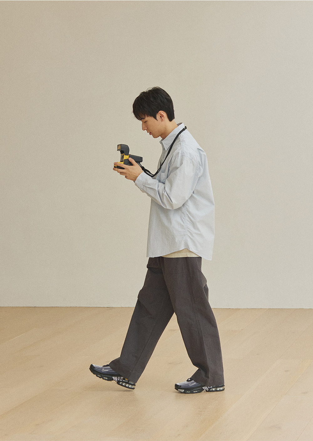 One tuck wide fatigue pants charcoal