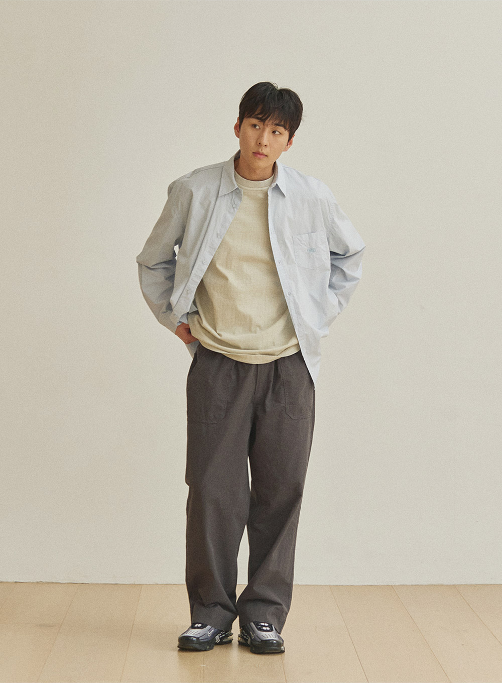 One tuck wide fatigue pants charcoal