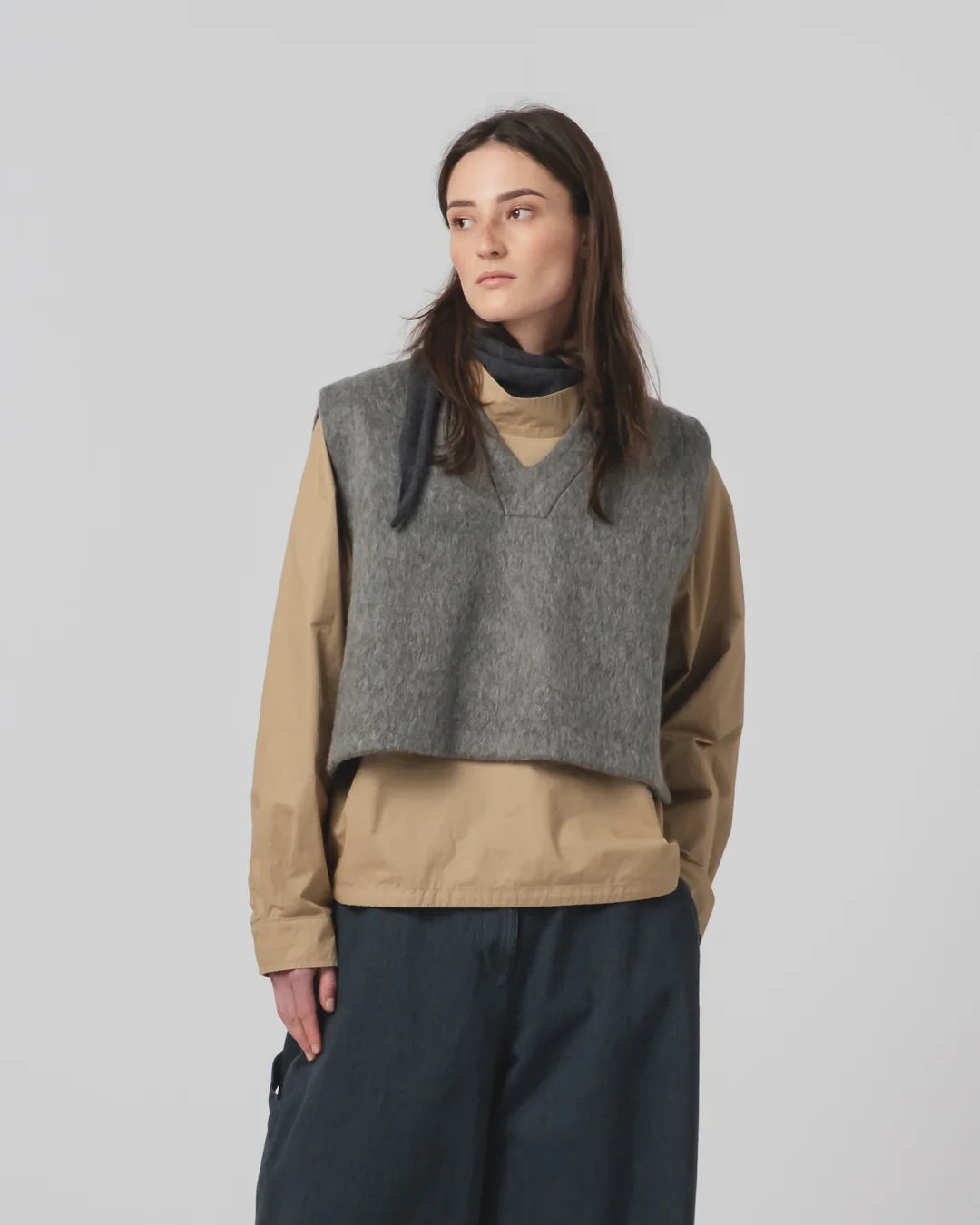 Vee Vest Mohair Fleece Asphalt