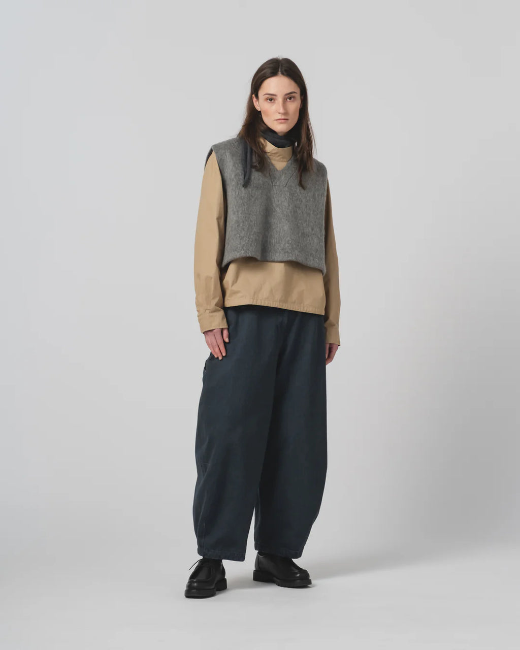 Vee Vest Mohair Fleece Asphalt