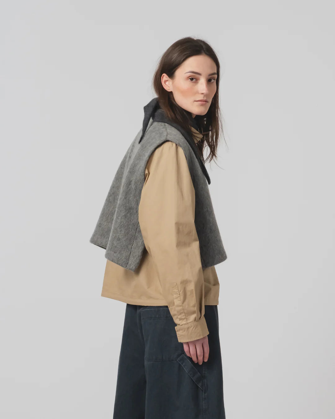 Vee Vest Mohair Fleece Asphalt